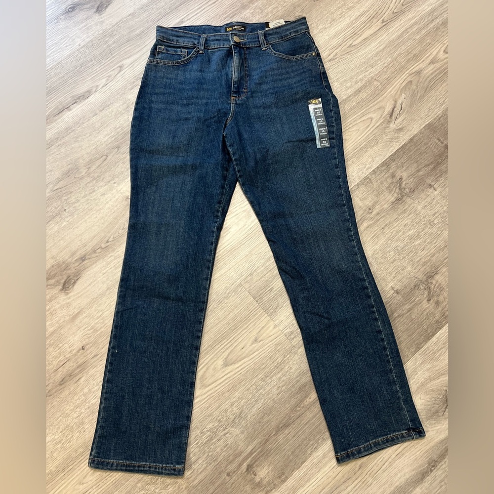 Lee WOMEN'S INSTANTLY SLIMS RELAXED FIT STRAIGHT LEG JEAN size 10